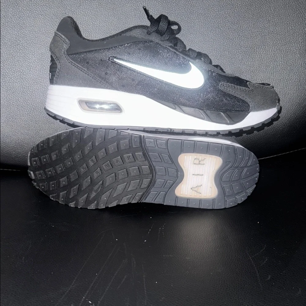 Nike Air Max Black‎ and White Mesh Athletic Shoes.